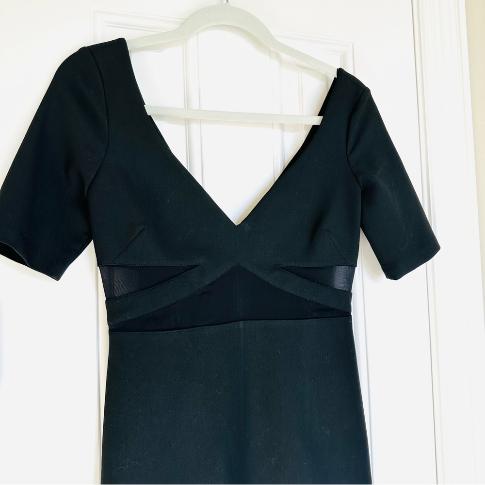 Elizabeth and James Black V-Neck Sheath Dress - Picture 4 of 12